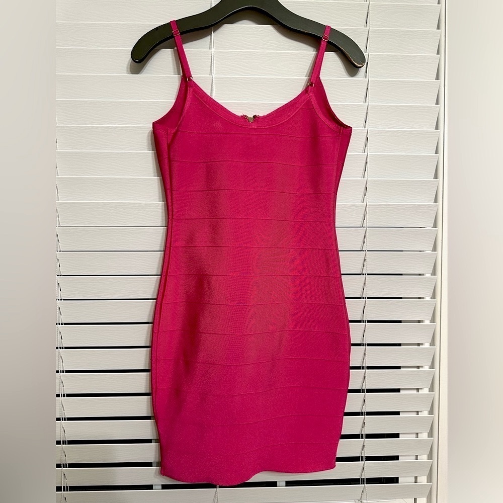 🛍️Windsor sexy dress with back zipper excellent condition.